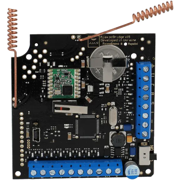 Carte électronique de sécurité avec antenne et connecteurs pour alarme et vidéosurveillance.