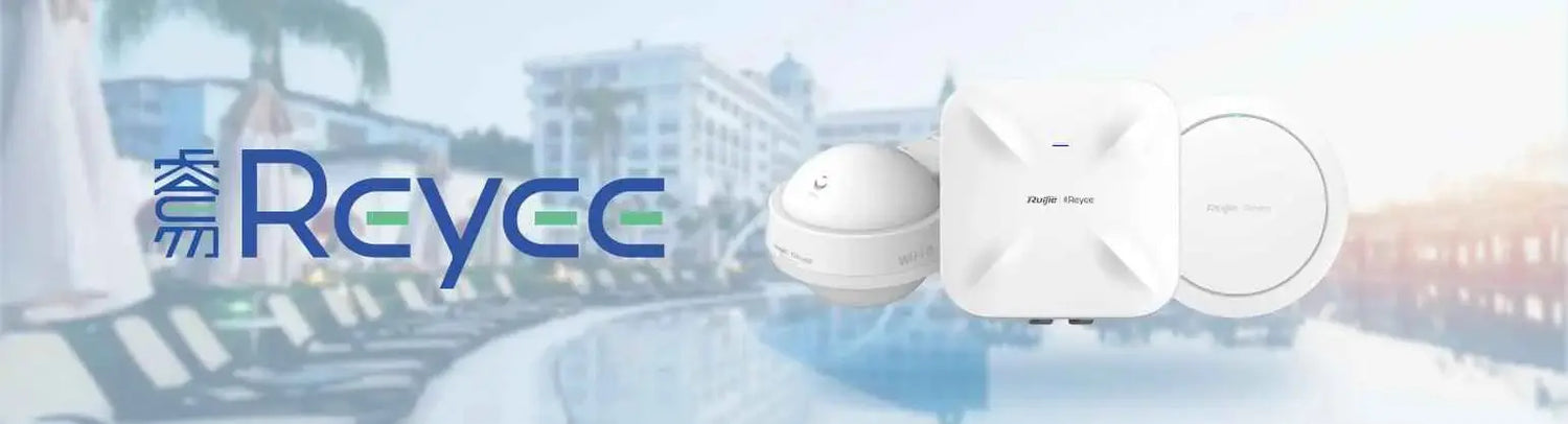 Appareils de vidéosurveillance HD modernes devant hôtel avec piscine, sécurité connectée