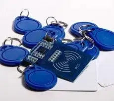 Kit lecteur RFID avec badges porte-clés bleus, système de contrôle d'accès sécurité